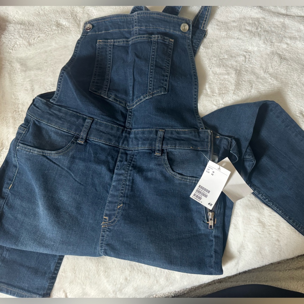 H&M skinny leg bib overalls. Jegging material, super stretch.